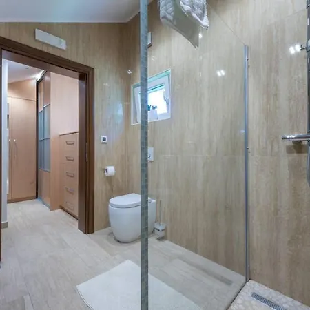 With Private Pool And Sea View ムリニ