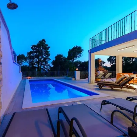 With Private Pool And Sea View * ムリニ