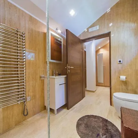 With Private Pool And Sea View ヴィラ ムリニ