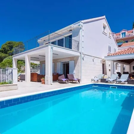 With Private Pool And Sea View ヴィラ ムリニ