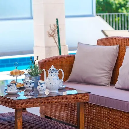 With Private Pool And Sea View ムリニ