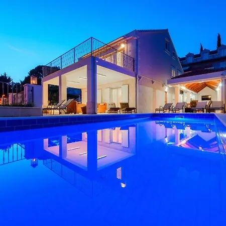 ヴィラ With Private Pool And Sea View ムリニ