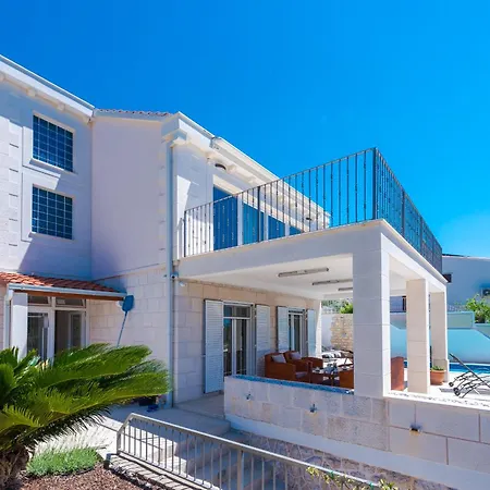 ヴィラ With Private Pool And Sea View ムリニ
